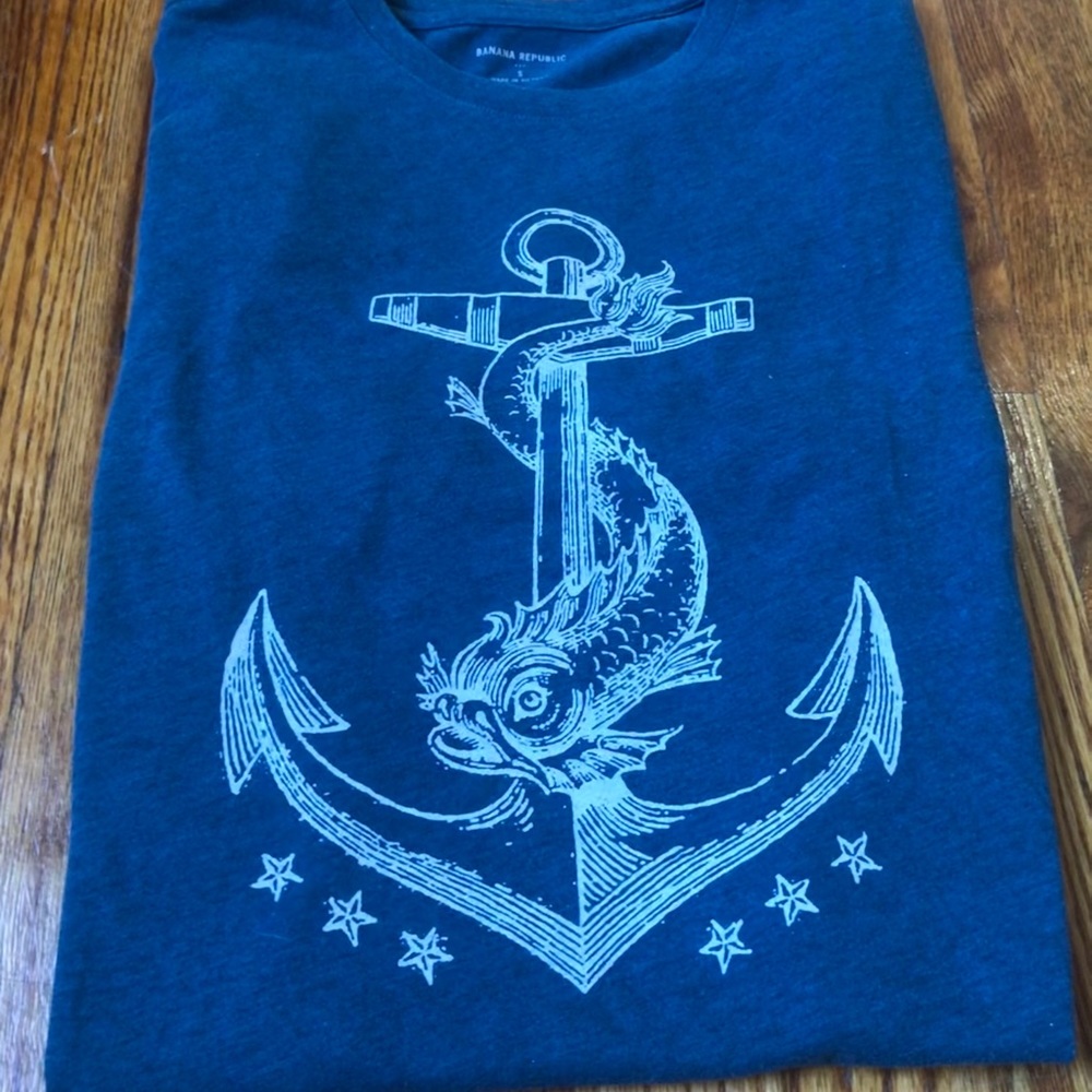 BR GRAPHIC TSHIRT SMALL